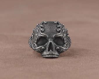 Anello gotico in argento sterling con teschio: corona reale, gioielli da motociclista fatti a mano - Italia Anello gotico in argento sterling con teschio: corona reale, gioielli da motociclista fatti a mano - Italia