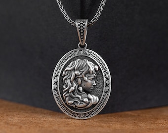 Srebrny wisiorek Meduza, spersonalizowany wykwintny naszyjnik Meduza ze srebra próby 925, mityczny wisiorek Gorgona, biżuteria rzemieślnicza z mitologii greckiej