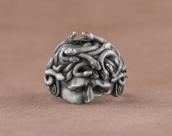 Broken Medusa Head Signet Ring, Oxidized Sterling Silver Mens Statement Ring, Gorgon Medusa Mythology Ring for Him, Unique Thumb Rings