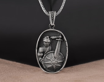 Collar colgante de gladiador, Collar de escudo y espada de caballero, Collar de plata de ley, Joyería medieval, Collar de plata para hombre, Regalo para él