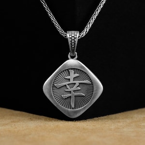 Collar de hombre japonés, Collar con colgante de plata de felicidad japonesa kanji, Collar grabado hecho a mano, Joyería japonesa, Regalo de cumpleaños