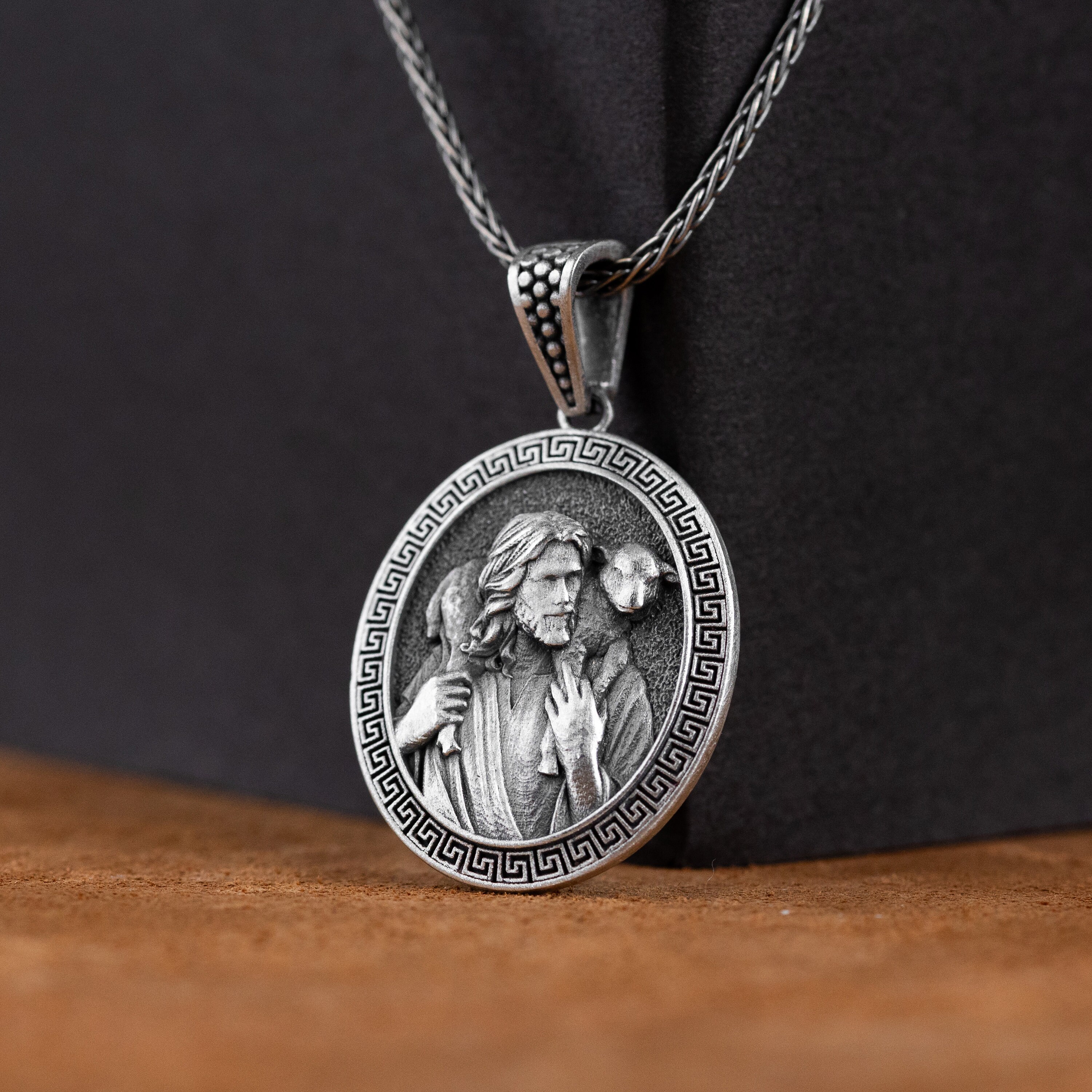 イエスの羊飼いのシルバーネックレス、シルバーカトリックペンダント