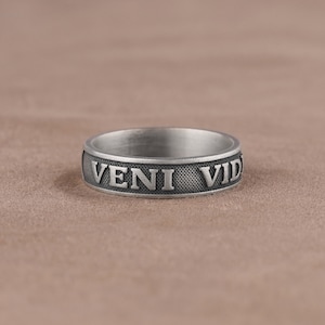 Anillo de plata de ley Veni Vidi vici, Anillo de amuleto César hecho a mano, Anillo de frase latina, Anillo de cita para hombres, Anillo de regalo I Vine I Saw I Conquered