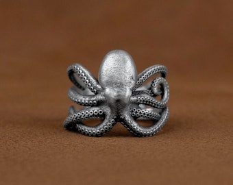 Avant Garde Style Octopus Wrapping Ring, Kraken Statement Ring, Mythological Creature Ring in Sterling Silver, Cool Gifts For Boyfriend