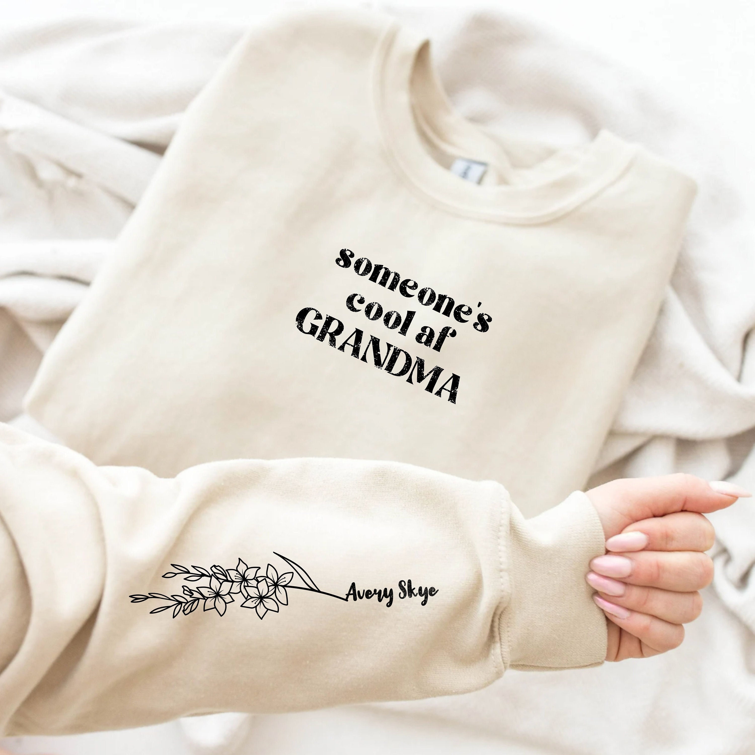Personalized Birth Flower Gifts for New MomGrandmas Garden Birthday Gift for Mother's Day Grandkids Name Mama Sweatshirts Gigi Sweatshirt