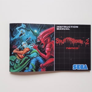 Op de afbeelding: Handleiding voor het Sega Genesis-videospel Splatterhouse 2 van Namco. De cover toont een rood monster, een blauwe geest en een man met een honkbalknuppel.
