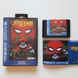 Può includere: Una cartuccia di gioco Sega Mega Drive e un manuale di istruzioni per Spider-Man. La copertina presenta Spider-Man, Venom e altri cattivi.