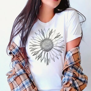 Sunflower tshirt, spring shirt, womens sunshine tee, T-shirt sunflowers,gift for her, sunflower lover, lover of wildflowers,sunflower girl