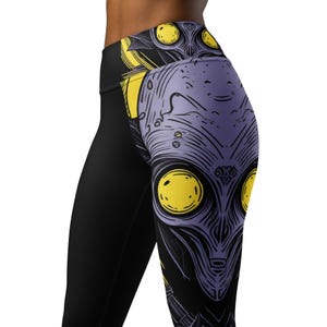 Alien Black and Yellow High Waist Yoga Leggings, Alien Yoga Pants