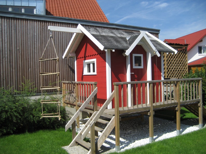 Construction plan of the Alina playhouse, in the style of a Swedish house, on the terrace with climbing frame and climbing rope image 1