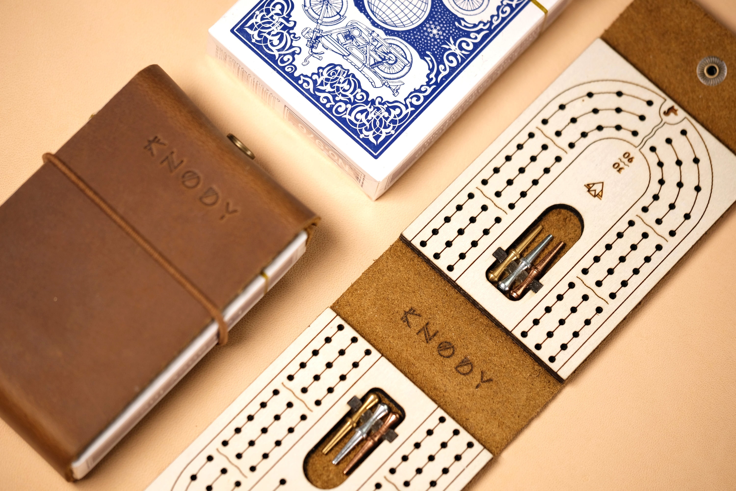 KNODY ultimatives Leder | Wickelbrett | Reise-Cribbage-Brett