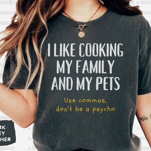 Camiseta con coma, camiseta con coma que salva vidas, camiseta de gramática, camiseta divertida para profesor de inglés, regalo, camiseta para profesor de gramática, envío exprés disponible imagen 4