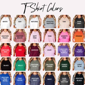 Puede incluir: Un gr&aacute;fico que muestra 20 colores de camiseta diferentes. Los colores est&aacute;n dispuestos en una cuadr&iacute;cula de 5 filas y 4 columnas. Los colores incluyen blanco, ceniza, natural, jaspeado atl&eacute;tico, marr&oacute;n, gris oscuro, melocot&oacute;n jaspeado, malva jaspeado, rosa suave, rosa, rosa caridad, naranja, rojo jaspeado, rojo, granate, lila, morado jaspeado de equipo, morado de equipo, negro, verde kelly, oliva jaspeado, verde militar, verde bosque, azul claro, azul real jaspeado, azul real, azul marino jaspeado, azul marino, gris jaspeado oscuro y negro jaspeado.