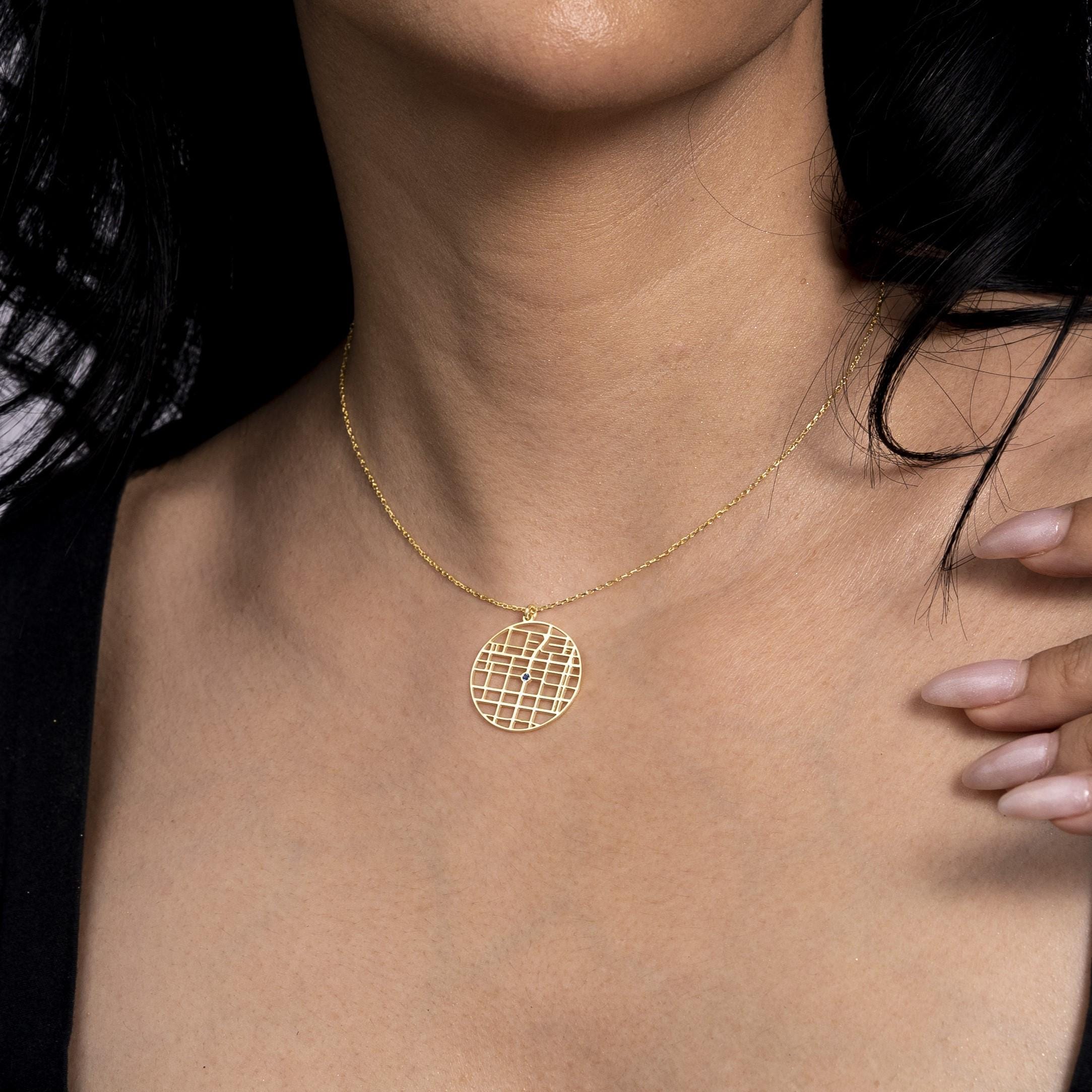 スターリングシルバー世界マップネックレスパーソナライズ名前日付大陸世界チャームペンダントWorld Traveler Loverクリスマスギフトジュ　並行輸入 : Earth Planet ネックレス レディース 18Kゴールド