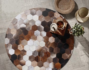 Natuurlijk runderleer patchwork vloerkleed ronde retro koeienhuid patchwork driekleur bruine, zwart-witte koe handgemaakte vloerkleed voor slaapkamer leren patchwork