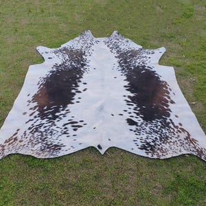 Real Cowhide Rug in Tricolor, Brown and White Cowhide Rug with Hair On, Luxury Cowhide Skin Area Rug, Large Brazilian Cow Rug for Home Decor