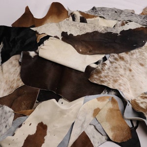 Restos de couro de vaca - Peças cortadas de couro de vaca - Material de couro de vaca para artesanato - Peças de couro de vaca para artes - Resquícios de pele de vaca de cores misturadas - Saco de 1 kg