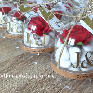 Boite ou contenant dragées personnalisé, cadeaux invités rose sous cloche mariage thème amour romantique