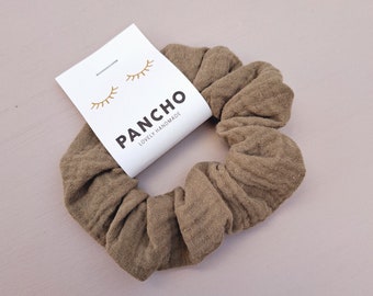 Musselin Scrunchie in Khaki | Haaraccessoire Trend | 90er | Haargummi Vintage | Hair Scrunchies | Zopfgummi | Hygge Lifestyle | Mamaleben