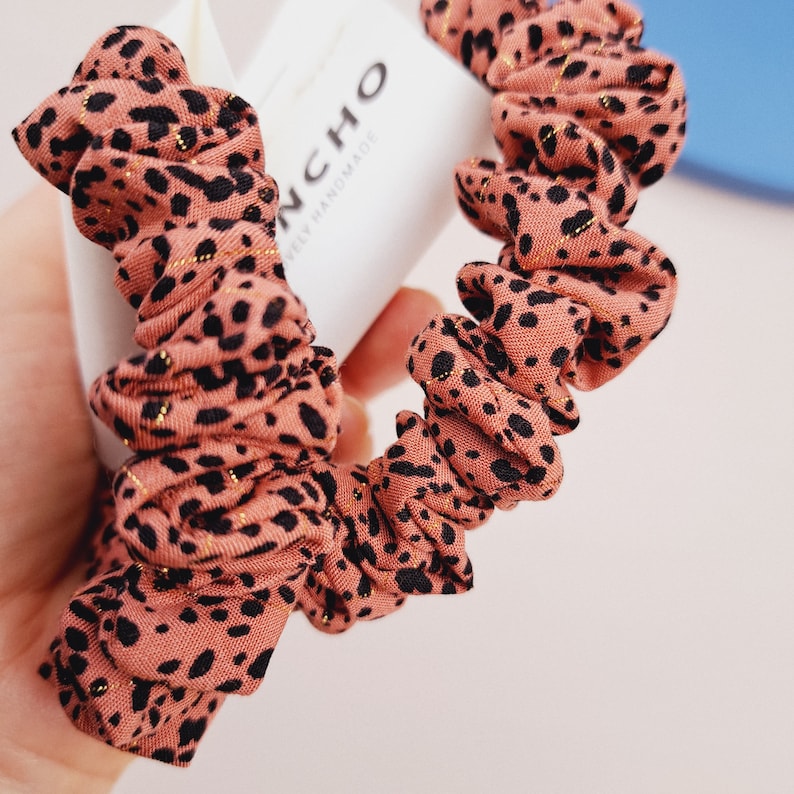 Skinny Scrunchie aus Viskose mit Gold schmaler Haargummi für dünnes Haar Geschenkidee Frauen kleines Geschenk Must Have Trend Bild 5