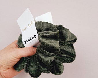 Scrunchie aus Samtjersey Evergreen | Retro Trend | Must Have | Haargummi | Zopfgummi | Geschenkidee | Hygge Lifestyle | Samt | Geschenk Mama