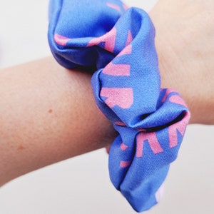 Happy Scrunchie Kollektion Must Have Haargummi Hair Scrunchy Zopfgummi Geschenkidee big scrunchie Liebe Valentinstag Bild 7