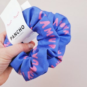 Happy Scrunchie Kollektion Must Have Haargummi Hair Scrunchy Zopfgummi Geschenkidee big scrunchie Liebe Valentinstag Bild 3