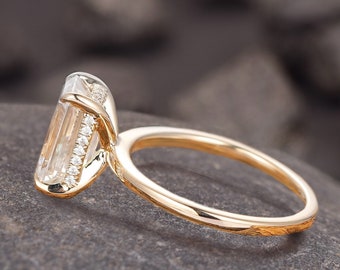 Anillo con halo oculto/Anillo de compromiso de moissanita de corte esmeralda de 2,5 ct/Anillo de promesa de aniversario/Anillo apilable/Anillo de oro macizo/Anillo artesanal