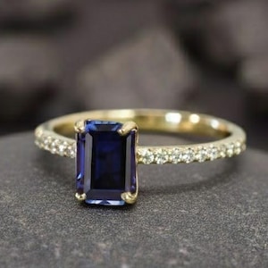 Sapphire Women Ring, 6x8mm Emerald Cut 2.00CT Sapphire Ring, Sapphire Engagement Ring, Women&#39;s Daily Ring, Solid 14k 18k Gold Sapphire Ring