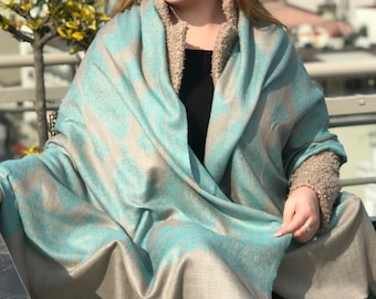 Elegant cashmere scarf/shawl in beige&cyan colours