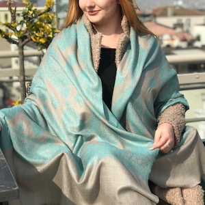 Elegant cashmere scarf/shawl in beige&cyan colours