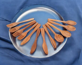 Teak Wood Cutlery Set: 12-Piece Travel Flatware