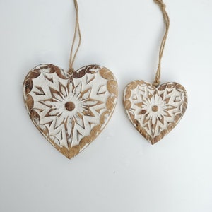 Kurtzy 25 Pack of Wooden Hearts with Natural Twine - 10x10cm / 4x4 Inches Unfinished Wooden Shaped Heart Set with Holes - Decorations for Weddings, Pa