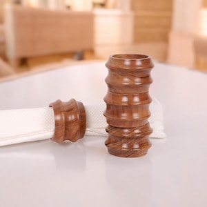 Holz-Serviettenringe, Akazienholz-Serviettenringe (Set mit 6 Stück) Serviettenhalter Perfekt für Restaurants, Jubiläum, Geburtstag, Abendessen, Weihnachten.