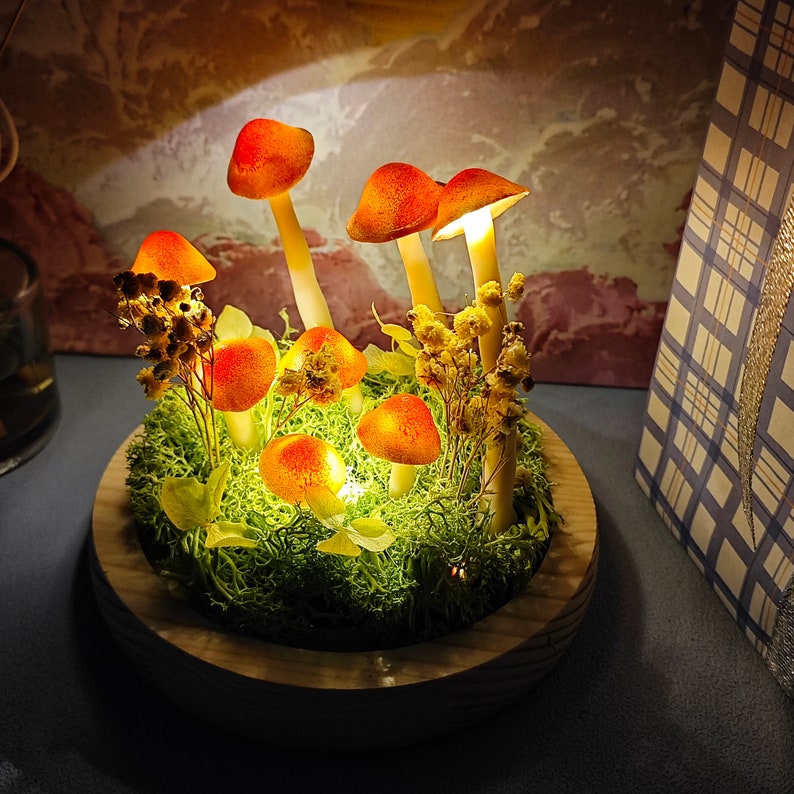 Luces de hongos hechas a mano / Hongo amarillo anaranjado del bosque / Lámpara de hongos original / Luz de regalo / Regalo creativo / Iluminando la magia de la naturaleza imagen 3