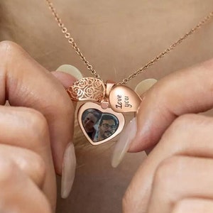 Custom Photo Locket Necklace Personalized Picture Engraved Name Heart Pendant Vintage Silver Rose Gold Memorial Keepsake Gift Mom Grandma