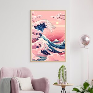 Puede incluir: Una impresión rosa y azul de una gran ola rompiendo con el monte Fuji en el fondo. La ola está representada en un estilo japonés tradicional con espuma blanca y una cresta azul. El fondo es rosa suave con flores de cerezo blancas.