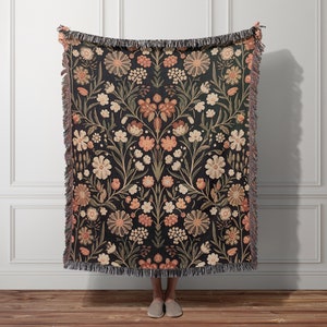 Cottagecore Floral Woven Blanket Vintage Tapestry Hanging Boho Home Decor Cotton Cozy Throw Wildflower Jacquard Fringed Gift Him Her Couple