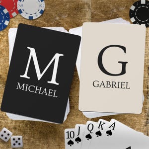 Benutzerdefinierte Monogramm Spielkarten Personalisierte Anfangsname Poker Deck Spiel Nacht Geschenk Hochzeitstag Er Vater Groomsmen Favors Bachelor