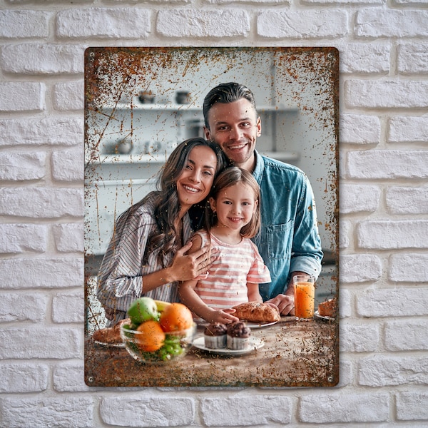 Benutzerdefiniertes Foto-Metallschild, personalisiertes Familienbild, Porträt, rostig, Vintage-Wandkunst, Hängedekoration, Hochzeitstag, Weißblech, Geschenk für Sie und Ihn