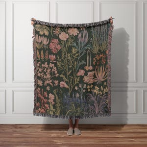 Cottagecore Floral Woven Blanket Vintage Tapestry Hanging Boho Home Decor Cotton Cozy Throw Wildflower Jacquard Fringed Gift Him Her Couple