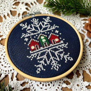 Kruissteekpatroon kleine kerststad ∣ Kruissteekkaart winterdorp ∣ Borduurwerk Snowy Town ∣ Kruissteek sneeuwvlok ∣ Witte kerst