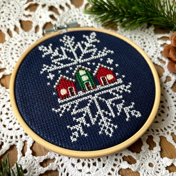 Modèle de point de croix de petite ville de Noël ∣Tableau de point de croix de village d’hiver ∣Broderie de ville enneigée ∣Point de croix de flocon de neige ∣Noël blanc