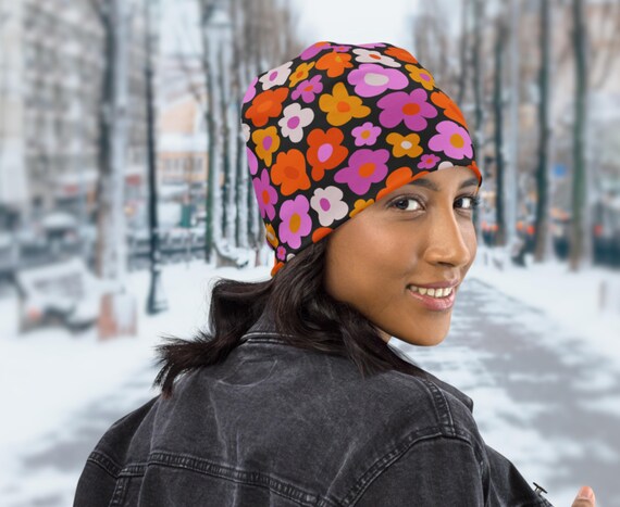 Bonnet Noir Extensible – Fleur Blanche – Taille Unique – Femme/Homme