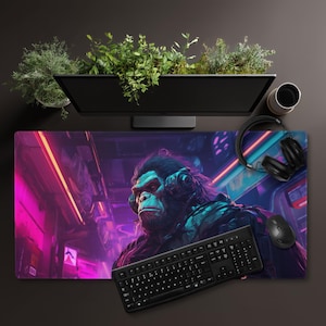 サイバーパンク スペースエイプ デスクマット、大型ゲーミングマウスパッド、未来的な紫色のオフィス装飾