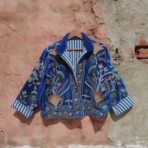 Veste brodée Suzani en velours : manteau artisanal bohème