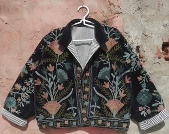 ベルベットのスザニ刺繍ジャケット：インドのボヘミアンコットンコート