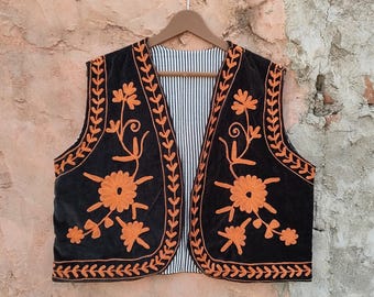 Suzani Embroidered Velvet Vest: Bohemian Festival Sleeveless Jacket