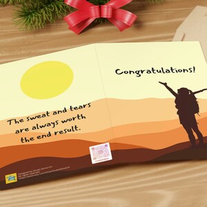 Tarjeta de felicitaciones, éxito, ánimo, celebración de logros, caminata, nuevas metas, nuevos horizontes. Hecha a mano, diseñada por StudioShine.