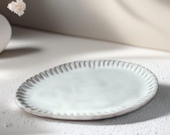 Ovale Keramik-Untertasse „Überraschung“ mit Rillen – für Blumentöpfe/Schmuck/Schlüssel